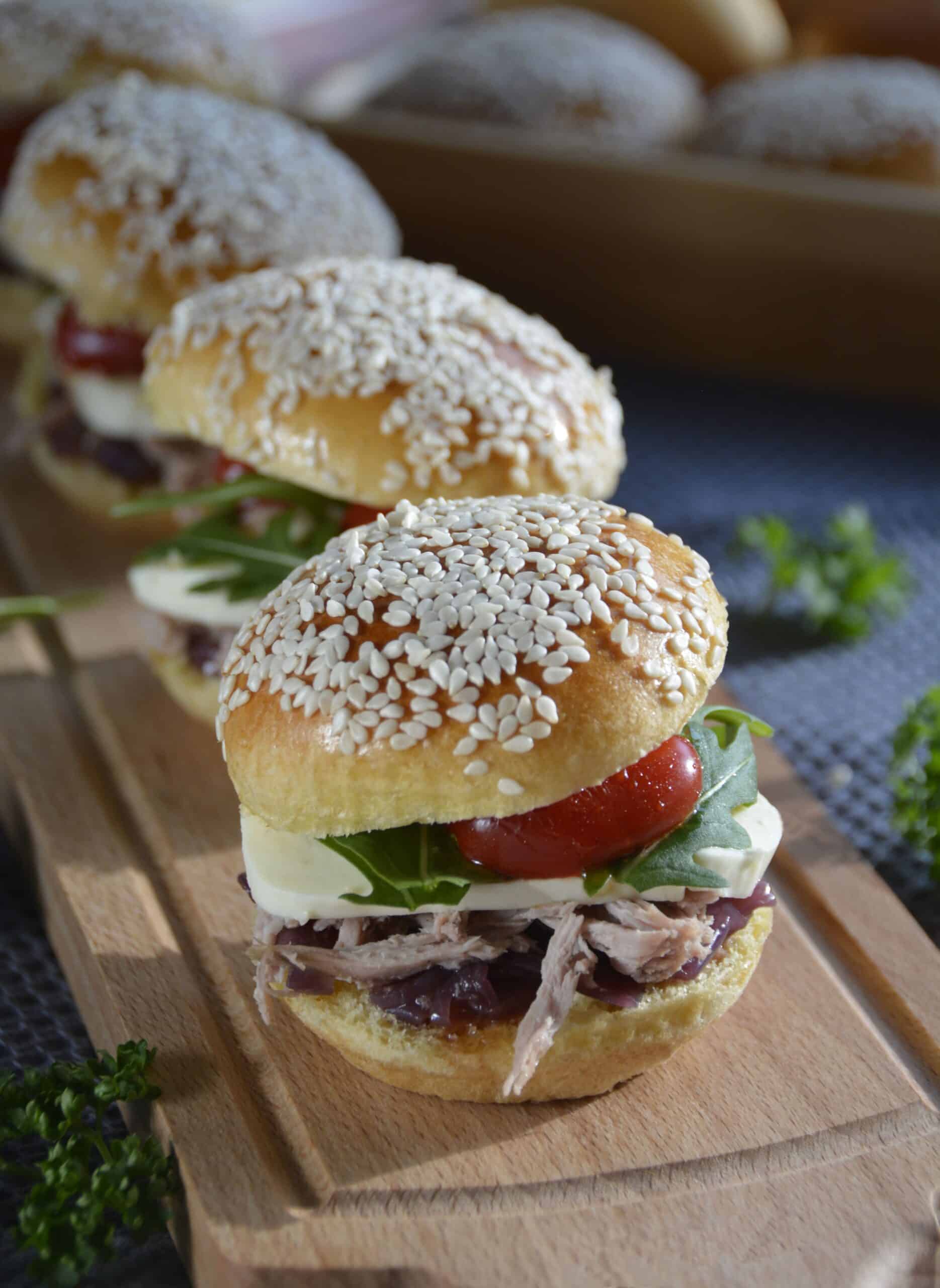 Lire la suite à propos de l’article MINI-BURGER À l’ITALIENNE À L’EFFILOCHÉ DE PORC
