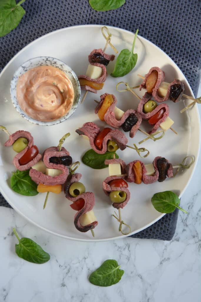 assiette mini brochettes au roti de boeuf cuit en 2 façons o'guste fournisseur viandes surgelées