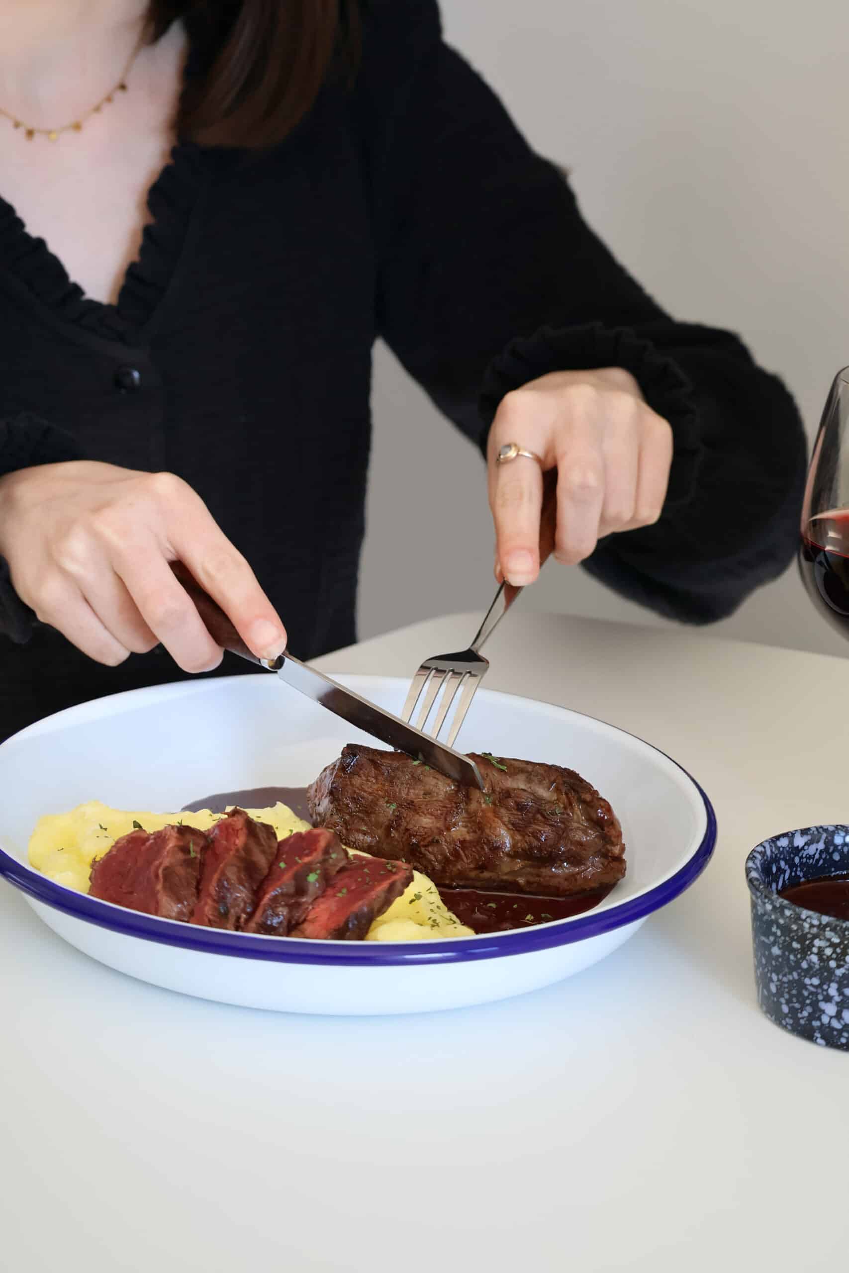 Lire la suite à propos de l’article BUCHETTE D’ONGLET DE BŒUF DE PÂQUES ET SA PURÉE DE RUTABAGA